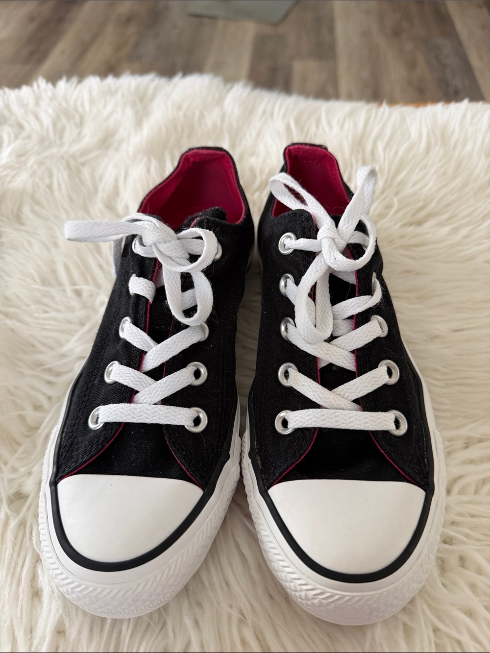 Converse All Stars Women’s Black Canvas Sneakers Size 6